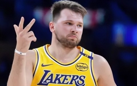 九游体育-关于东契奇连续十二场比赛得分超过大胜，加拿大队挑战极限！的信息