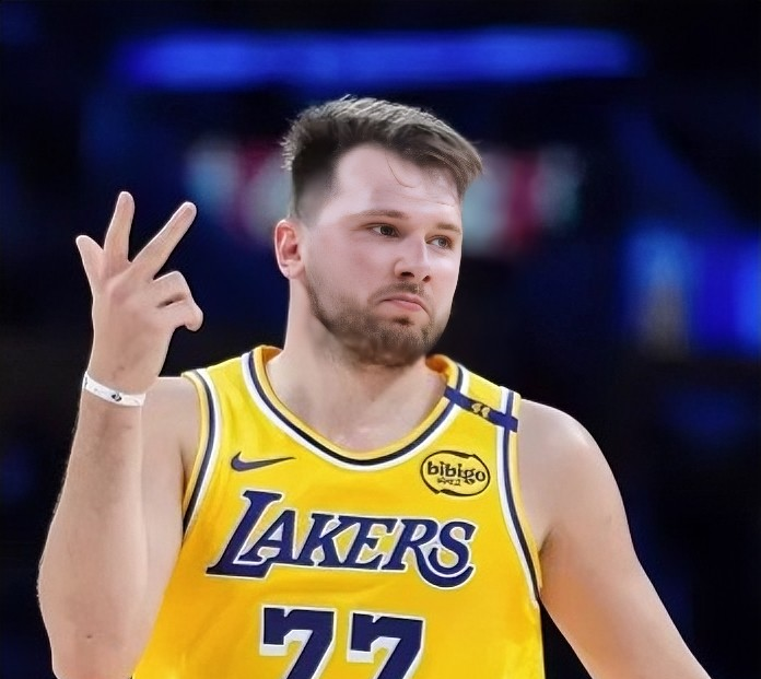 关于东契奇连续十二场比赛得分超过大胜,加拿大队挑战极限!的信息 关于东契奇连续十二场比赛得分超过大胜,加拿大队挑战极限!的信息